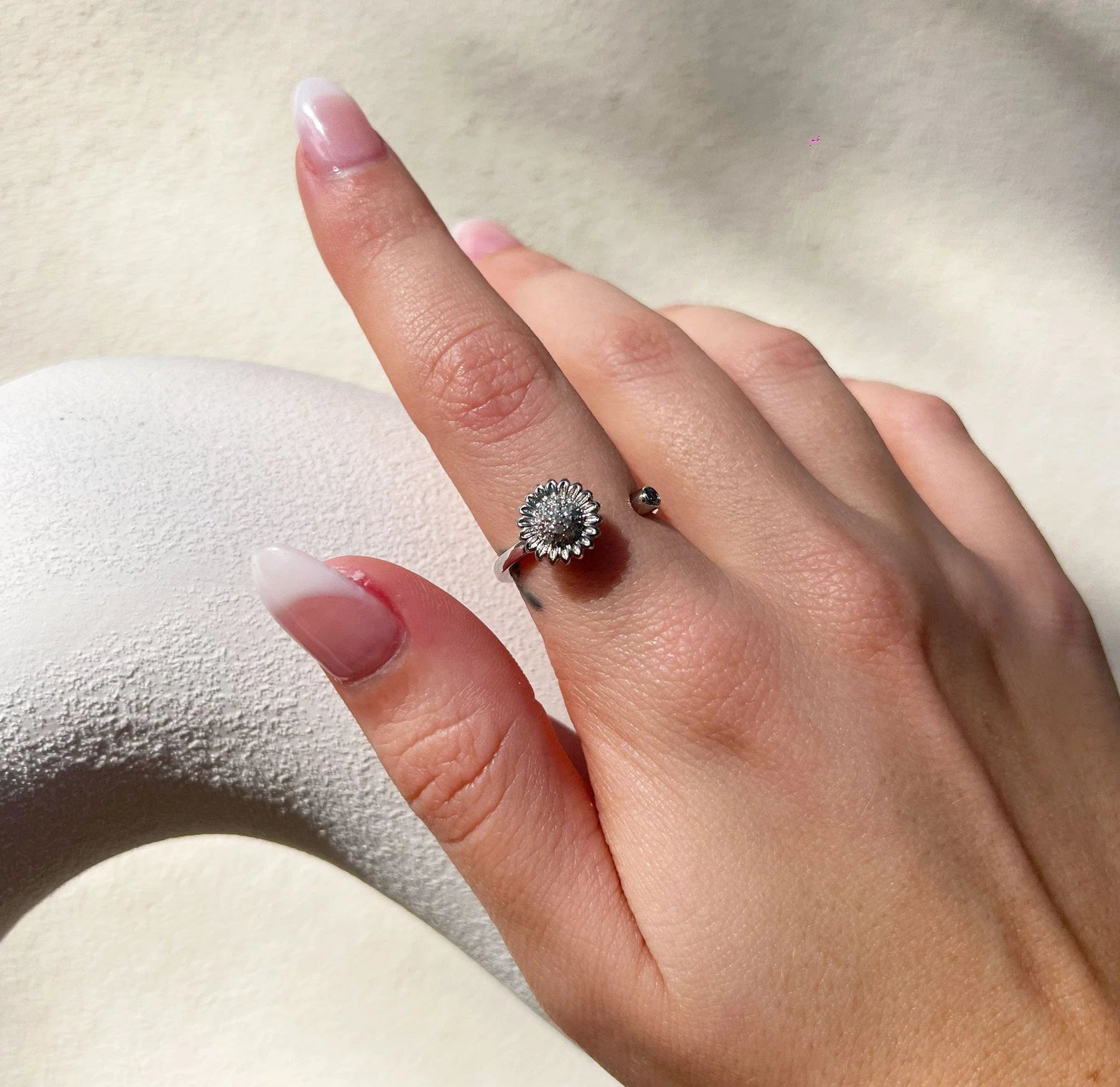 925 Ayar Gümüş Ayçiçeği Desenli Döner Endişe Yüzüğü